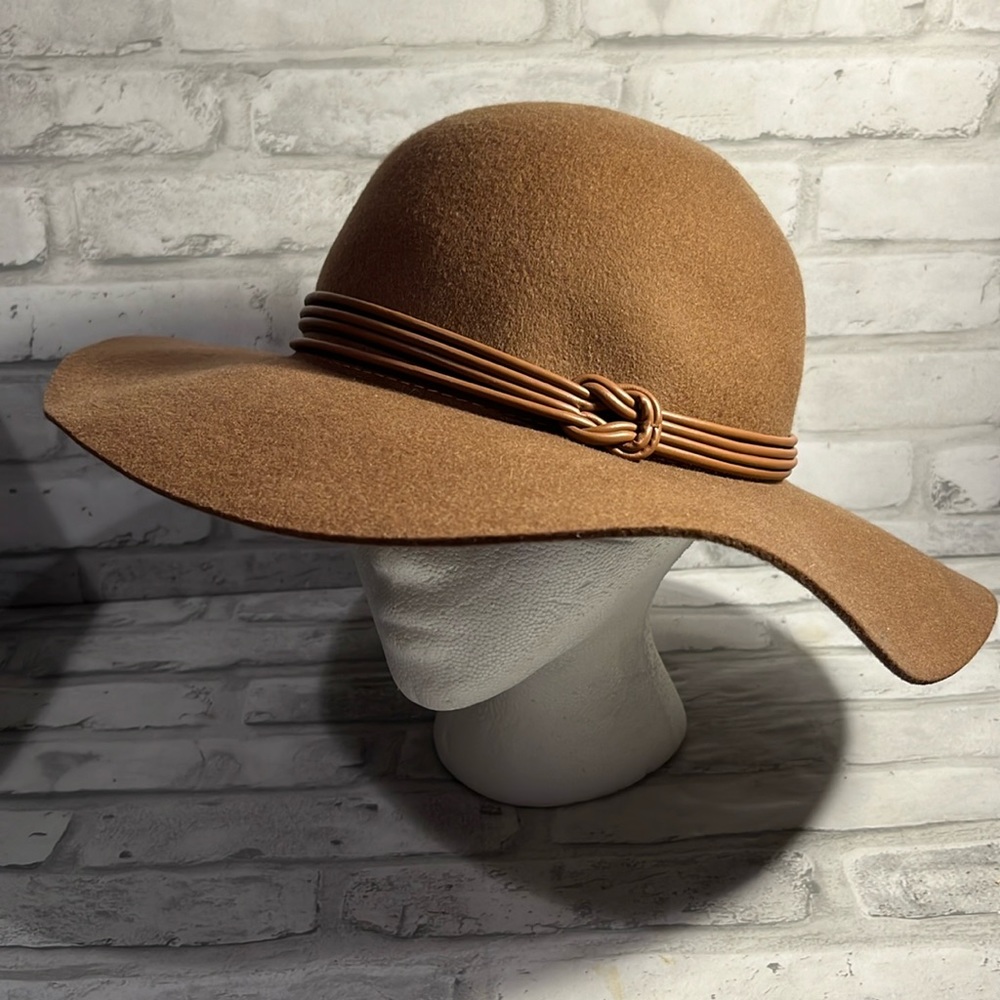 Christian Siriano 100% wool camel brown wide brim winter hat simple stylish